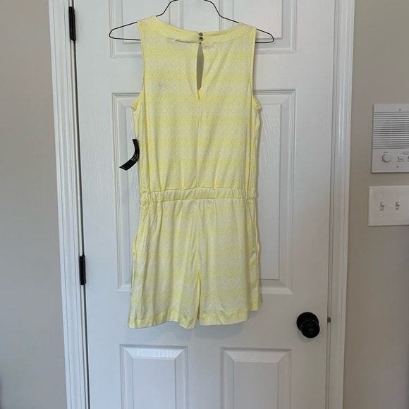 NWT NY & Company Yellow Romper, Sz XS - Picture 7 of 9